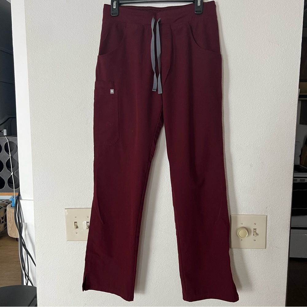 Figs Kade cargo scrub pants. Burgundy/wine color. Size small. No flaws!
